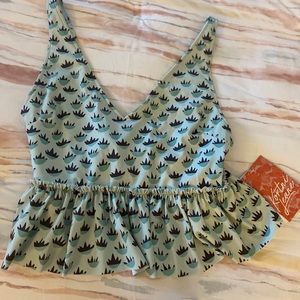 NWT. Large VNeck MintBowls